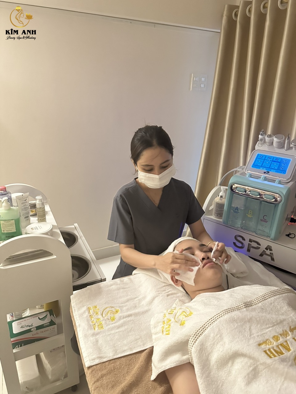 Kim Anh Spa là trường đào tạo ngành thẩm mỹ chất lượng hàng đầu tại TP.HCM