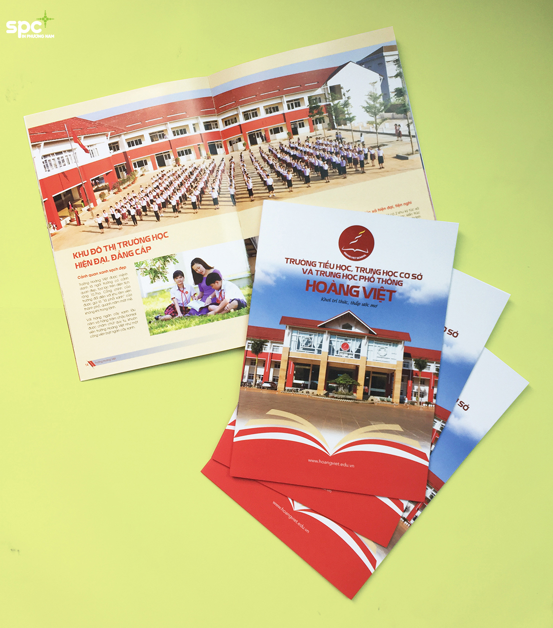 Cách thiết kế brochure bằng AI.